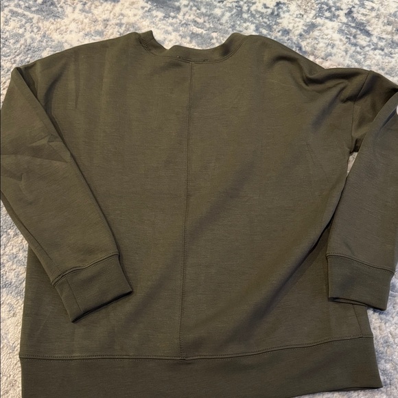 Cable & gauge studio new without tags olive green long sleeve top - Picture 4 of 4